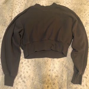 Long sleeve gray crop top